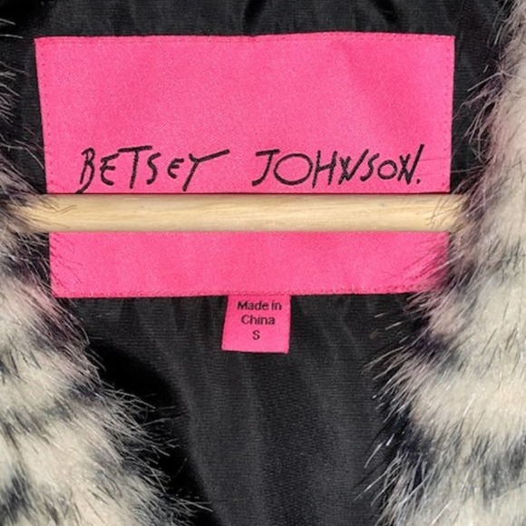 Betsey Johnson Black & White Zebra Stripe Faux Fur Boho Vest With Belt Size S - Picture 11 of 14